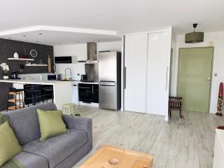 LA PROVENCE - stylish & spacious apartment with pool & private parking near Avignon, TRAVELLER AWARD 2026 - Le Pontet - 4