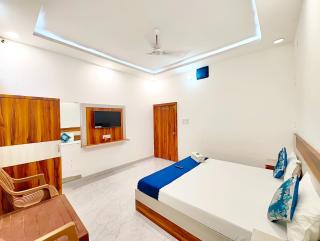 RAM JANAMBHOOMI H0TEL ! R-a-m - K-r-i-sh-na - Palace Near 900m from Ram Temple - Shri Hanuman Garhi Mandir - All Room Fully Air Conditioning Rooms - Free Wifi - and Parking - Best Premium Hotel - Ayodhya - 2