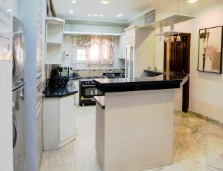Chic 2BR Apt 8min to Airport Family& work ready - Kairo - 5