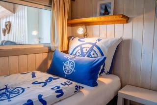 Kinderfreundliches 5 Personen Wellnessferienhaus Treibholz mit zwei Duschen und Toiletten, Sauna, Whirlpool, Kaminofen, Wintergarten und Kanu in Otterndorf - Otterndorf - 1