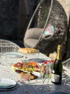 Luxury pair of Georgian apartments, hot tub, sea views, sleeps 12 - 8