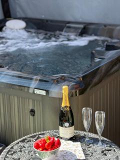 Luxury pair of Georgian apartments, hot tub, sea views, sleeps 12 - 5