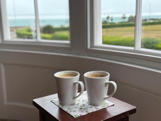 Luxury pair of Georgian apartments, hot tub, sea views, sleeps 12 - Bognor Regis - 8