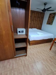 Namtip Bar & Guesthouse - Pattaya - 9