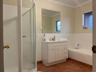 Best aboard on Chapel Road - Auckland - 9
