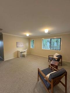 North Geelong Getaway Modern 4-Bedroom Home - - 1
