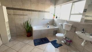 Sapphire Main 1 At 54 - Windhoek - 7