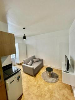 Studio 75007, Ecole Militaire metro station, 2 people - 9