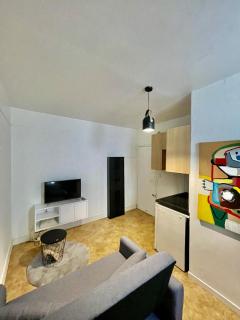 Studio 75007, Ecole Militaire metro station, 2 people - 7