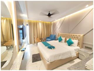 Front Sea View "HOTEL DREAMLAND PURI" Near Jagannath Temple -Fully Air Conditioning Room With Wi-Fi- Lift - Parking And Restaurant Facilities- All Room Sea Facing With Attached Balcony- A Top Rated Luxury Hotel In Puri - Puri - 5