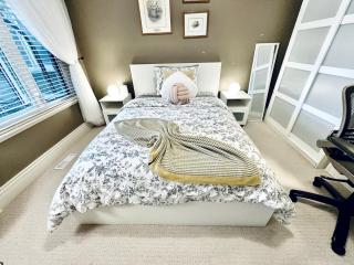 Scorpion Hiuse Langley -ROOM 1 Separate restroom - Pitt Meadows - 5