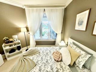 Scorpion Hiuse Langley -ROOM 1 Separate restroom - Pitt Meadows - 4