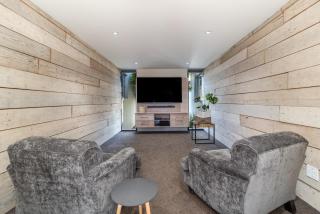 Contemporary Home in Secure Estate in the Wineland - - 1