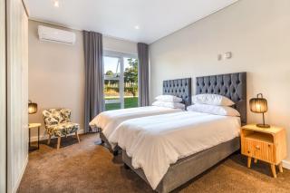 Contemporary Home with Views & Pool in Secure Estate in the Wineland - 3