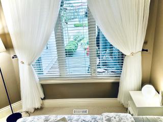 Scorpion Hiuse Langley -ROOM 1 Separate restroom - Pitt Meadows - 7