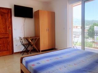 Simple Joys Apartment - Bar - 6