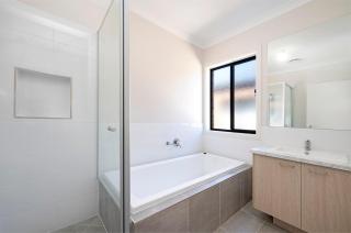 MV-Giraffe 4 bedroom x 3 bathroom - Hamilton - 8