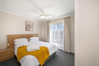 MV-Giraffe 4 bedroom x 3 bathroom - Hamilton - 2