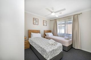 MV-Giraffe 4 bedroom x 3 bathroom - Hamilton - 1