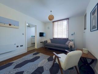 Cosy Flat in Stepney Green I PTK - 9