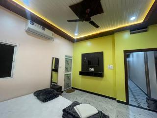 Jain Yatri Grah And Restaurant - Ujjain - 1
