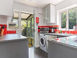 Bright Modern York Home with Free Parking Pass the Keys - York - 2