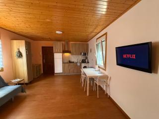 Super Affordable Air Conditioned Apartment in Sobrado with Netflix - Porta - 0