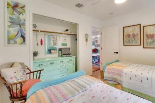 Bright Georgetown Gem N Blue Hole Park w Swings - 4