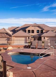 3BR Retreat w Pool Near Golf and Nature Sleeps 10 - 3
