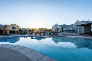 Spacious Oasis, Rooftop Views , Hot Tub, Sleeps 34 - Hurricane - 3