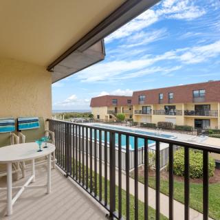 Beachfront 2BR Condo with Pool BBQ & Steps To Beach - Cocoa Beach - 0