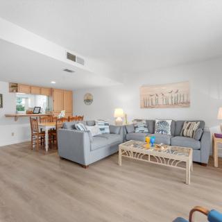 Beachfront 2BR Condo with Pool BBQ & Steps To Beach - Cocoa Beach - 8