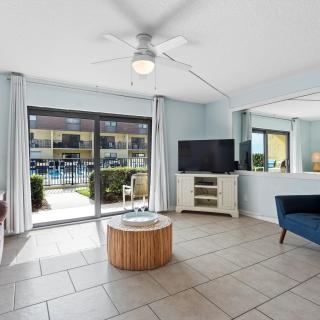 2BR Sleeps 6 Poolfront BBQ Steps to Beach & Pier - Cocoa Beach - 5