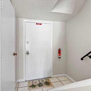 2BR Sleeps 6 Pool BBQ Steps to Beach Pier Downtown - Cocoa Beach - 4