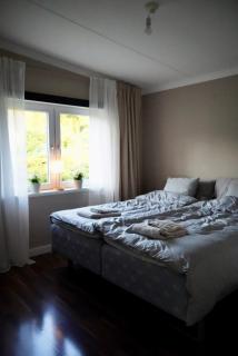 Entire house with hot tub and beachfront - Köping - 7