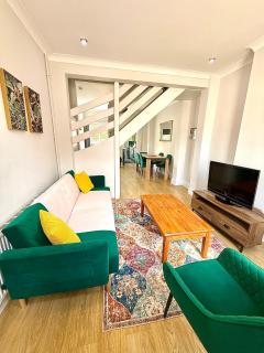 Cosy Lincoln Home Sleeps 6 - 0
