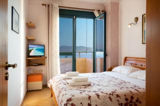 2-Bedroom Beachfront Apartment with Sea View - Valona - 0