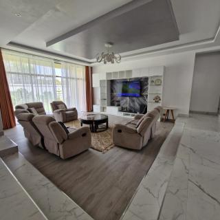 The Royal Hub - 6