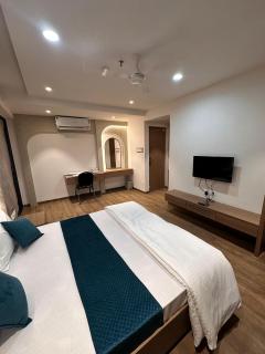 Hotel Royal Bloom - Surat - 8