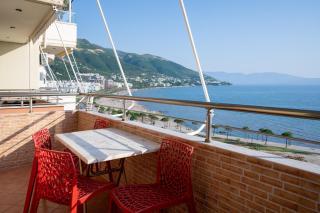 2-Bedroom Beachfront Apartment with Sea View - Valona - 9