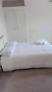 Spacious 4-Bed Home R&B STAYS Welcomes You - Eastbourne - 9