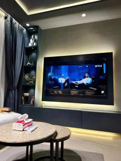 Zameen Aurum Prestige Luxurious Family Apartments Gulberg Lahore - Lahore - 6