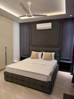 Zameen Aurum Prestige Luxurious Family Apartments Gulberg Lahore - Lahore - 5