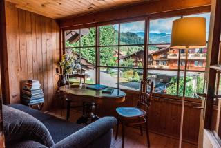 Simple and Rustic - Apartment in Historic House - Wilderswil - 0