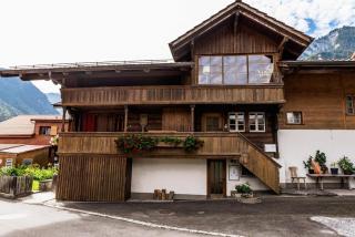 Simple and Rustic - Apartment in Historic House - Wilderswil - 9