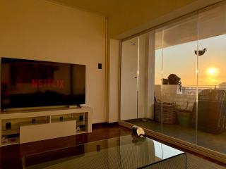 Sea-views and Central in quiet block - 8