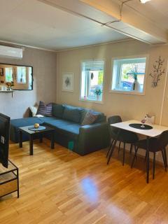Basement apartment with private entrance and parking - Kristiansund - 3