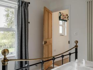 Spinney Cottage - Woodford - 2