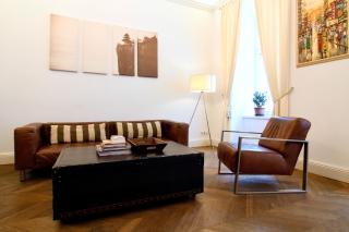 Urban Oasis in Neubau with Cozy Fireplace - 3