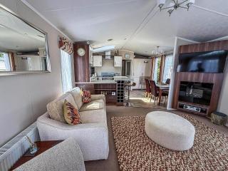 Lovely Caravan With Decking At Southview Holiday Park Ref 33059V - Skegness - 3
